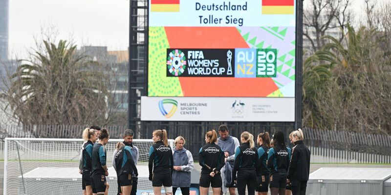 Die deutsche Frauen-Nationalmannschaft beim Training nach dem 6:0-Auftaktsieg gegen Marokko. - Foto: Sebastian Christoph Gollnow/dpa