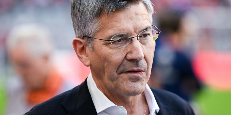 Bayern Münchens Vereinspräsident Herbert Hainer im Stadion. - Foto: Sven Hoppe/Deutsche Presse-Agentur GmbH/dpa