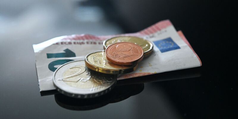 Der gesetzliche Mindestlohn steigt zum 1. Januar. - Foto: Marijan Murat/dpa