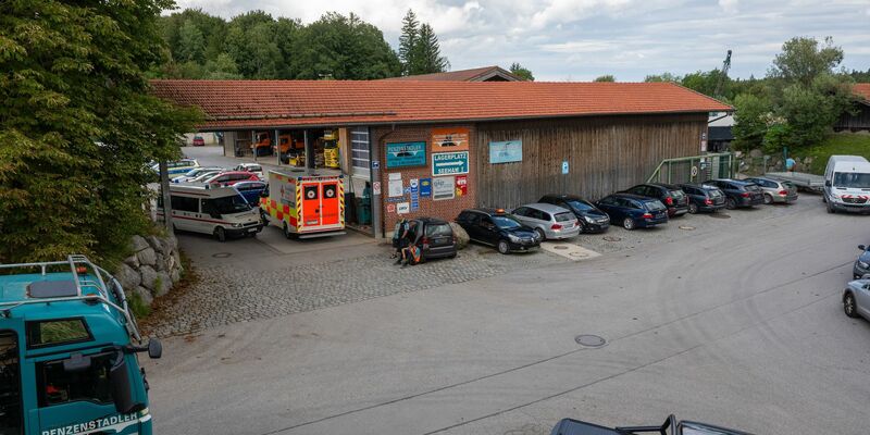 Bei einem Arbeitsunfall in einer Entsorgungsfirma in Oberbayern sind drei Männer in einem Kanalsystem ertrunken. - Foto: Peter Kneffel/dpa
