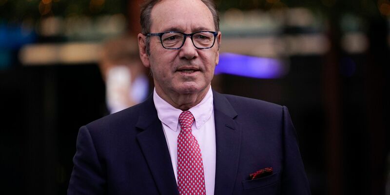 Kevin Spacey wird in London freigesprochen. - Foto: Alberto Pezzali/AP/dpa