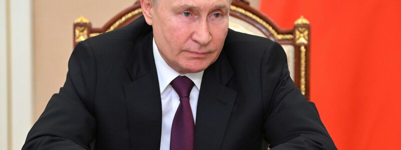 Der russische Präsident Wladimir Putin stellte sich in St. Petersburg den Fragen internationaler Nachrichtenagenturen. (Archivfoto) - Foto: Alexander Kazakov/Pool Sputnik Kremlin/AP/dpa