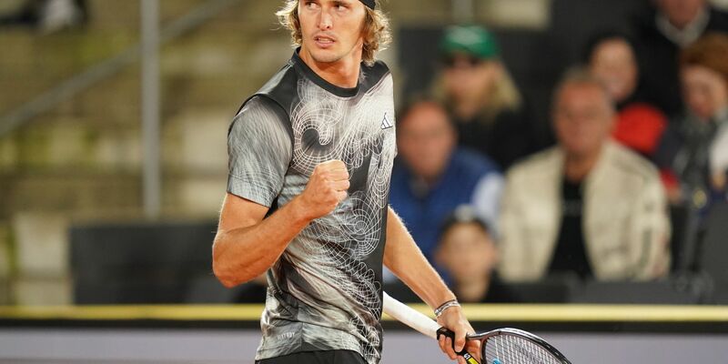 Steht bei seinem Heim-Turnier in Hamburg in Viertelfinale: Alexander Zverev. - Foto: Marcus Brandt/dpa