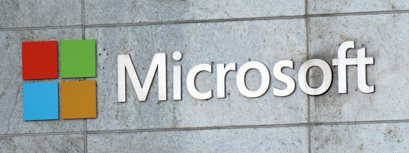 Microsoft-Logo an einem Firmengebäude. - Foto: Toby Scott/SOPA Images via ZUMA Wire/dpa