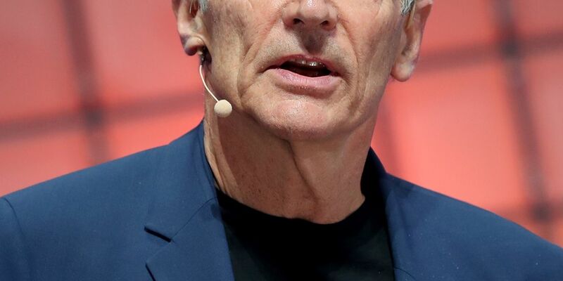 Tim Berners-Lee, der als einer der Erfinder des World Wide Web gilt, setzt sich für ein Alternativ-Konzept bei Anwendungen der Künstlichen Intelligenz ein. - Foto: Pedro Fiuza/ZUMA Press Wire/dpa