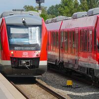 Vor allem im Nahverkehr erleben Mitarbeiter der Deutschen Bahn oft Aggression. (Archivbild) - Foto: Soeren Stache/dpa
