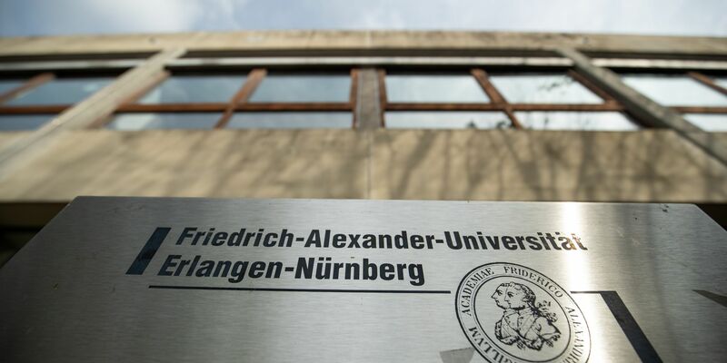 Die Universität Erlangen-Nürnberg begründet den aufsehenerregenden Schritt mit einer Prüfung des Bundesamtes für Wirtschaft und Ausfuhrkontrolle. - Foto: Daniel Karmann/dpa