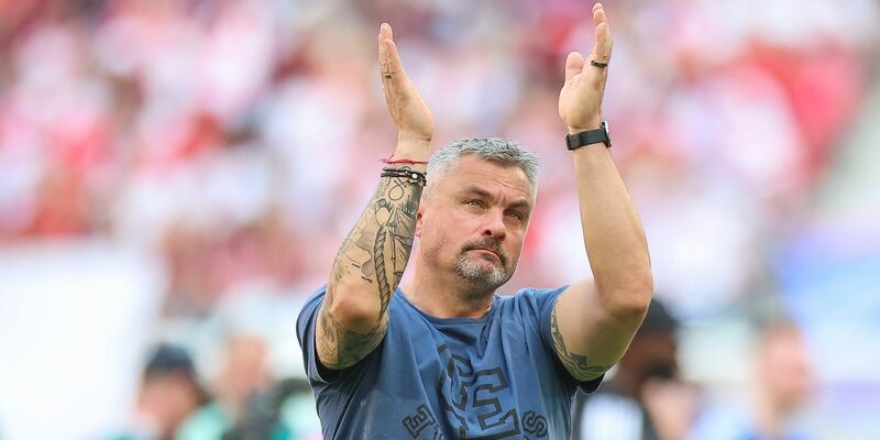 Trainer Thomas Reis will mit Schalke zurück in die Bundesliga. - Foto: Jan Woitas/dpa