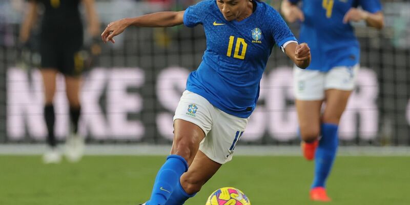 Die sechsmalige Weltfußballerin Marta steht zum sechsten Mal in Brasiliens Aufgebot für eine Weltmeisterschaft. Keine Spielerin kommt auf mehr WM-Einsätze als Marta. - Foto: Cory Knowlton/Zuma Press/dpa