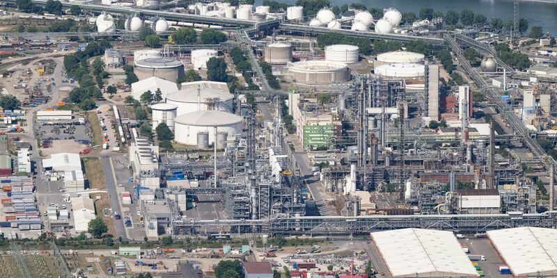 Die Industrieanlagen der BASF in Ludwigshafen: Der Konzern hat Zahlen vorgelegt. - Foto: Boris Roessler/dpa