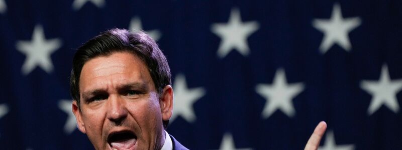 Floridas Gouverneur Ron DeSantis spricht beim Lincoln-Dinner 2023 der Republikanischen Partei von Iowa. - Foto: Charlie Neibergall/AP