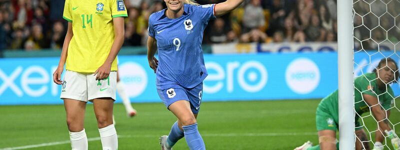 Eugenie Le Sommer (M) erzielte das Tor zum 1:0 für Frankreich. - Foto: Darren England/AAP/dpa
