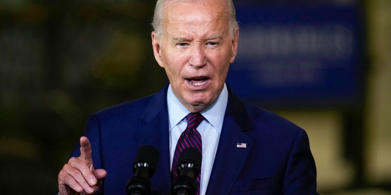 US-Präsident Joe Biden hält eine Rede. - Foto: Charles Krupa/AP/dpa
