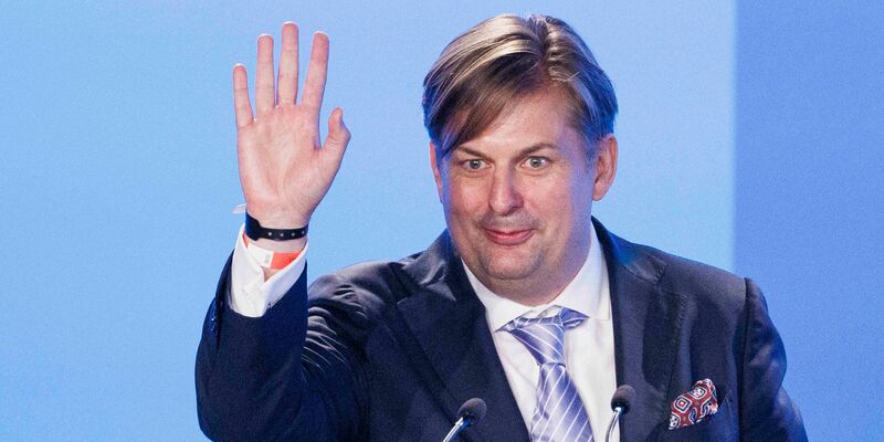 Maximilian Krah bei seiner Vorstellungsrede als AfD-Spitzenkandidat für die Europawahl der AfD Europawahlversammlung in der Messe Magdeburg. - Foto: Carsten Koall/dpa