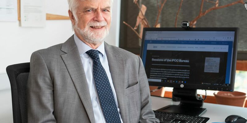 Jim Skea, Professor für nachhaltige Energie am Imperial College in London, befasst sich seit rund 40 Jahren mit Klimaforschung. - Foto: Imperal College/dpa