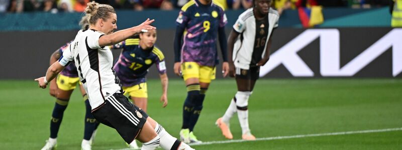 Vom Elfmeterpunkt rettete DFB-Kapitänin Alexandra Popp Deutschland einen Punkt gegen Kolumbien. - Foto: Sebastian Christoph Gollnow/dpa