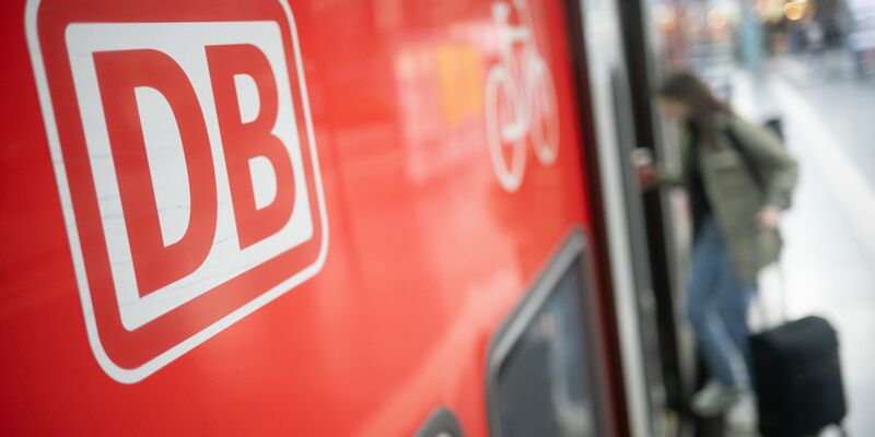 Deutschlandticket dürfte teurer werden. (Symbolbild) - Foto: Sebastian Gollnow/dpa