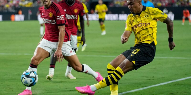 Borussia Dortmunds Donyell Malen in Aktion. - Foto: John Locher/AP