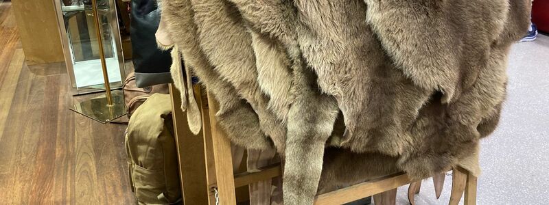 Nicht nur das Leder, auch die Felle der Kängurus werden gerne gekauft. - Foto: Carola Frentzen/dpa