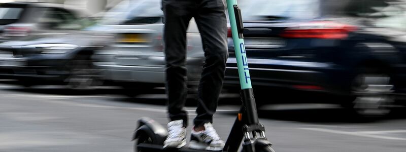 Ein 27-Jähriger ist mit einem E-Scooter auf der Autobahn 2 bei Braunschweig unterwegs gewesen (Symbolbild). - Foto: Britta Pedersen/dpa