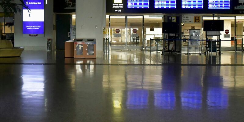Der Flughafen von Naha ist aufgrund des herannahenden Taifuns «Khanun» geschlossen. - Foto: Uncredited/Kyodo News/AP/dpa