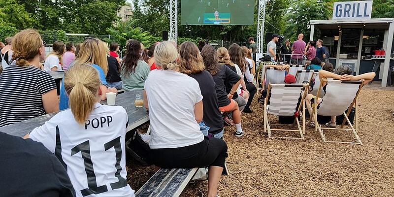 Public Viewing im Berliner Biergarten BRLO während der Frauen-Fußball-WM 2023 - Foto: ?ber dts Nachrichtenagentur