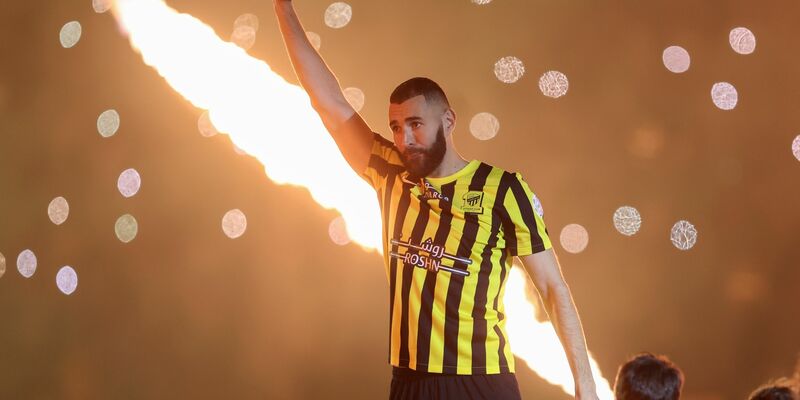 Nicht nur Fußballstars wie Karim Benzema (Bild) und Cristiano Ronaldo werden nach Saudi-Arabien gelockt. Das Königreich ist an viel größeren Events interessiert. - Foto: STR/AP/dpa