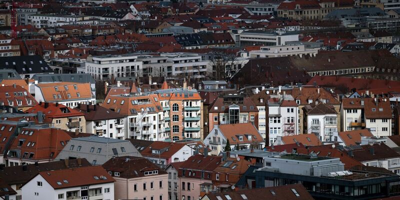 Blick auf die Stuttgarter Innenstadt: Die Preise für Eigentumswohnungen in Deutschlands Top-7-Metropolen haben Ökonomen zufolge im Vergleich zum Vorquartal teilweise sogar angezogen. - Foto: Marijan Murat/dpa