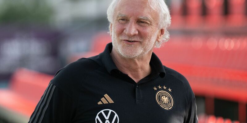 Beim A-Nationalteam der Männer sieht DFB-Direktor Rudi Völler «noch viel Luft nach oben». - Foto: Sebastian Kahnert/dpa
