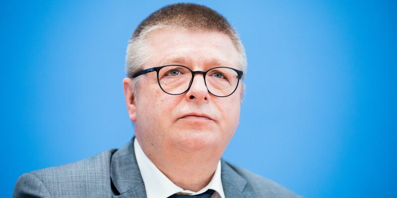 Thomas Haldenwang, Präsident des Bundesamtes für Verfassungsschutz. - Foto: Christoph Soeder/dpa