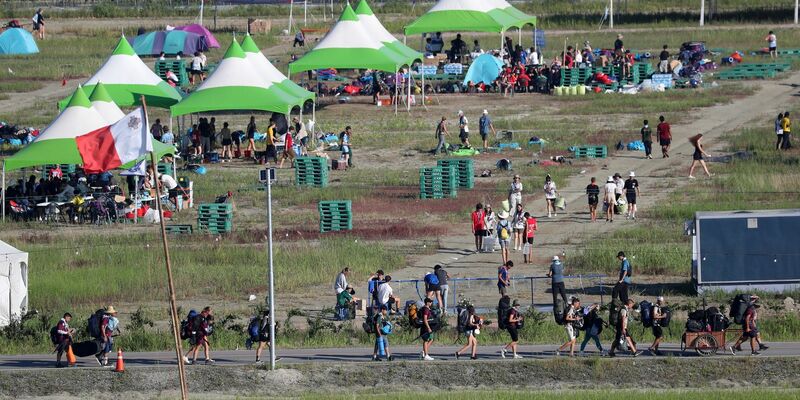 Teilnehmer des Weltpfadfindertreffens verlassen das Camp. - Foto: Kim Myung-nyeon/Newsis/AP