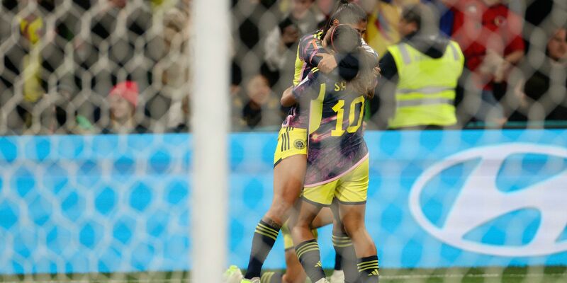 Die Kolumbianerinnen haben sich für das WM-Viertelfinale qualifiziert. - Foto: Hamish Blair/AP/dpa