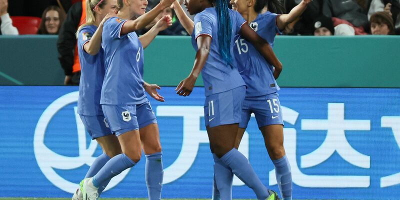 Die Französinnen sind souverän ins WM-Viertelfinale eingezogen. - Foto: James Elsby/AP/dpa