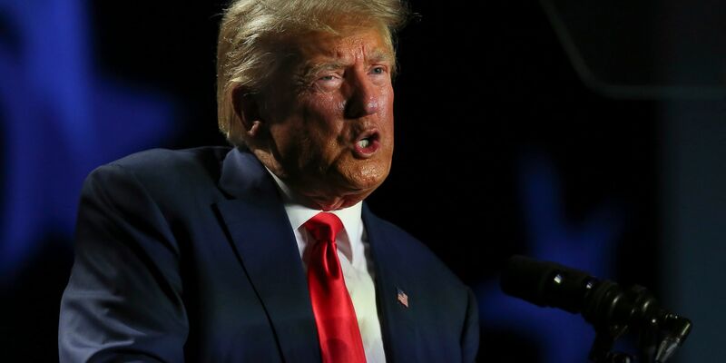 Ein Richter in den USA wirft Donald Trump Betrug vor. - Foto: Artie Walker Jr./AP/dpa