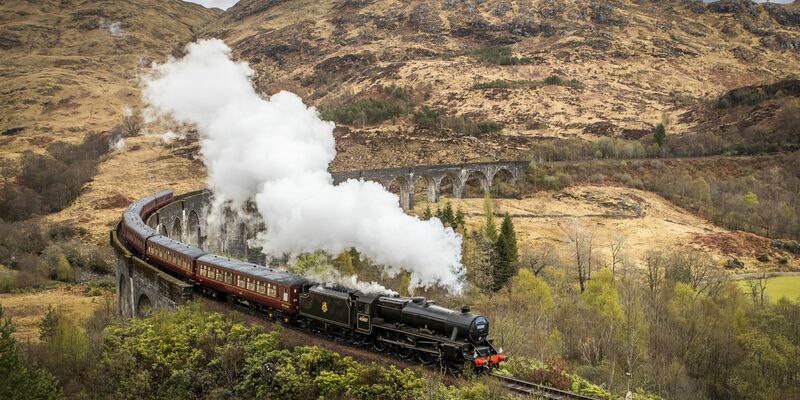 Der «Harry Potter»-Zug fährt normalerweise zweimal täglich auf der Strecke zwischen Fort William nach Mallaig an der Westküste. - Foto: Jane Barlow/PA Wire/dpa