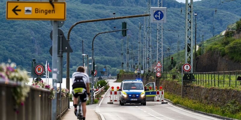 Nahe der Touristenhochburg Rüdesheim wurden vier Welkriegsbomben gefunden. Verkehrswege wurden deshalb gesperrt. - Foto: -/5VISION.NEWS /dpa