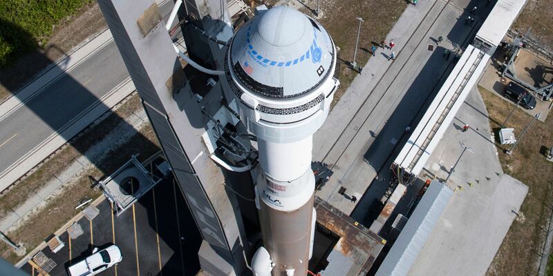 Der «Starliner» ist ein teilweise wiederverwendbares Raumfahrzeug, das aus einer rund drei Meter hohen Kapsel für die Besatzung und einem Servicemodul besteht. - Foto: Joel Kowsky/NASA via AP/dpa