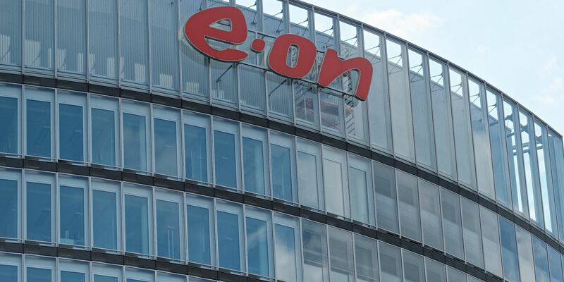 Eon hat in Deutschland insgesamt rund zwölf Millionen Strom- und zwei Millionen Gaskunden. - Foto: Henning Kaiser/dpa