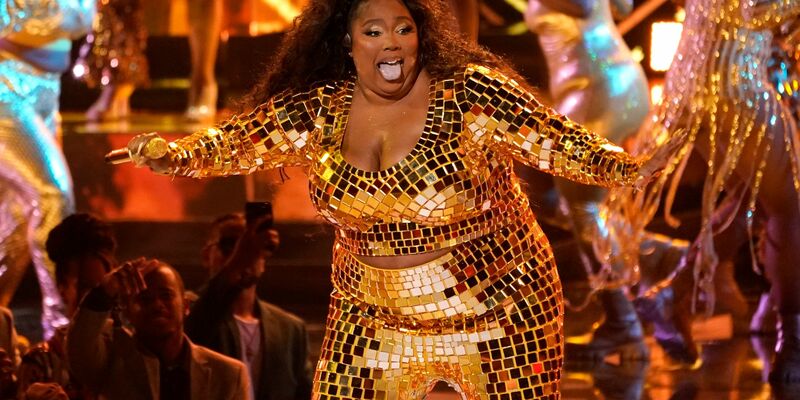 Lizzo performt bei den BET Awards im Microsoft Theater in Los Angeles. - Foto: Chris Pizzello/Invision via AP/dpa