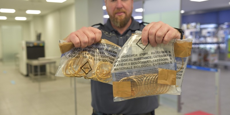 HZA-K: Rund 20 Kilo Marihuana in einem Koffer, fast 17 Kilo Potenzhonig, mehr als 3,6 Kilo geschmuggelter Goldschmuck / Kölner Zoll zieht Sommerferienbilanz am Flughafen - Foto: presseportal.de