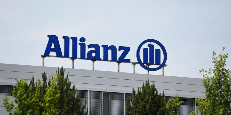 Die Allianz strebt in diesem Jahr einen operativen Gewinn zwischen 13,2 und 15,2 Milliarden Euro an. - Foto: Andreas Gebert/dpa