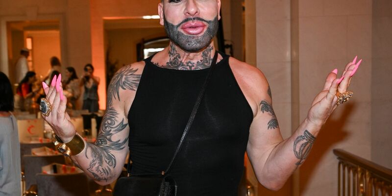 Designer Harald Glööckler bei der Berlin Fashion Week. - Foto: Jens Kalaene/dpa