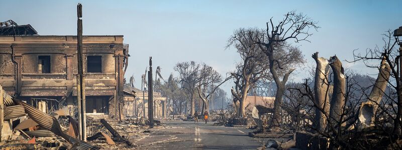 Weite Teile der Stadt Lahaina sind niedergebrannt. - Foto: Jack Truesdale/Civil Beat/ZUMA Press Wire/dpa