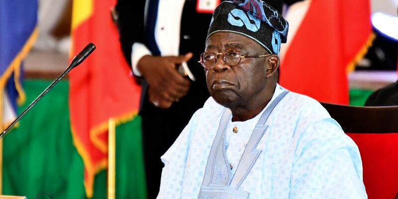 Der nigerianische Präsident Bola Tinubu nimmt an der Ecowas-Sitzung in Abuja teil. - Foto: Gbemiga Olamikan/AP/dpa