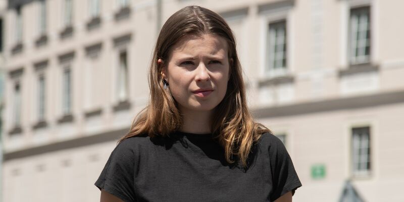 Bei einem Besuch im von einer verheerenden Flutkatastrophe heimgesuchten Slowenien hat Luisa Neubauer von den Regierungen Europas einen Wendepunkt in der Klimapolitik verlangt. - Foto: Matic Hrabar/STA/dpa