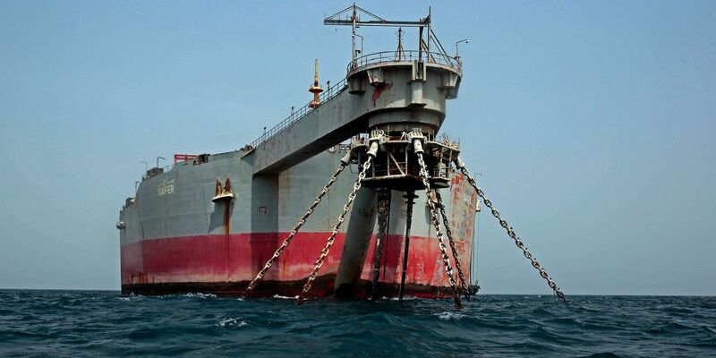 Blick auf den maroden Öltanker «FSO Safer» im Roten Meer vor der Küste Jemens. - Foto: Stringer/dpa