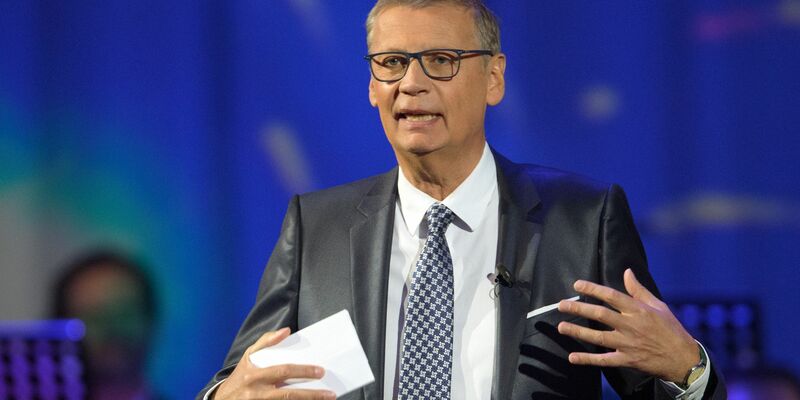 «Ich halte Krawatten inzwischen im Prinzip für entbehrlich», sagt Günther Jauch. - Foto: Soeren Stache/dpa/Archiv