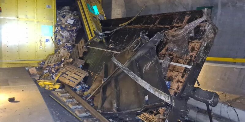Nach der Entgleisung eines Güterzuges im Schweizer Gotthard-Basistunnel bleibt die Strecke für den Personenverkehr bis mindestens kommenden Mittwoch gesperrt. - Foto: -/SBB/KEYSTONE/dpa