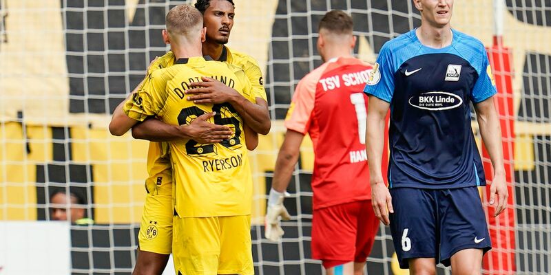 Der BVB sichert sich mit dem Sieg zumindest über Nacht die Tabellenführung. - Foto: Uwe Anspach/dpa