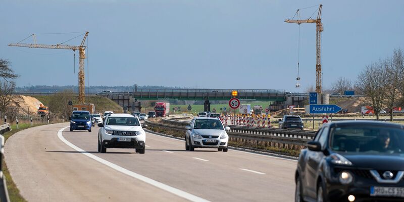 Fahrzeuge fahren auf der Autobahn 19 südlich von Rostock. (Archivbild) - Foto: Frank Hormann/dpa